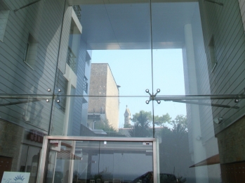 Murs rideaux à VEA (vitrage extérieur attaché)